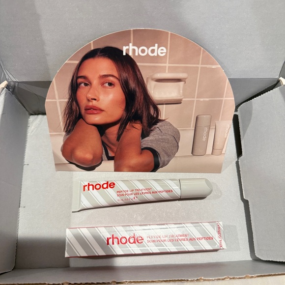 ❤️ Rhode Peptide Lip Treatment Peppermint Glaze 🤍 - Picture 4 of 13